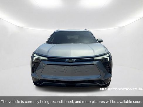 Used 2024 Chevrolet Blazer EV LT AWD/4WD image 2