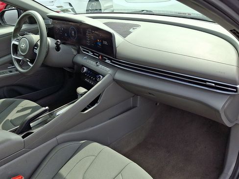 Used 2024 Hyundai Elantra SEL FWD image 11