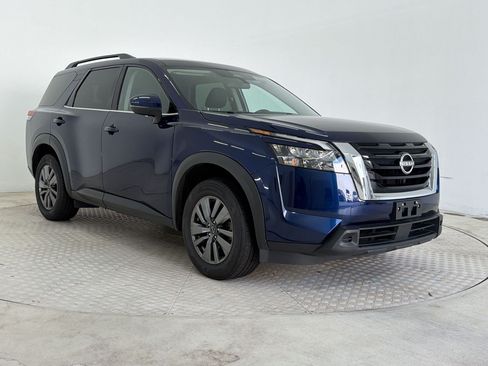 Used 2025 Nissan Pathfinder SV FWD image 7