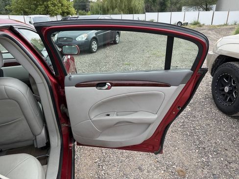 Used 2009 Buick Lucerne CXL FWD image 26