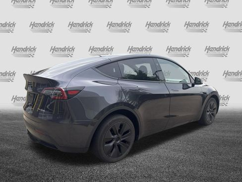 Used 2024 Tesla Model Y Long Range AWD/4WD image 10
