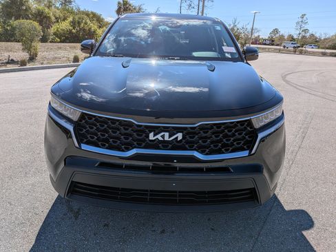 Used 2023 Kia Sorento LX image 3