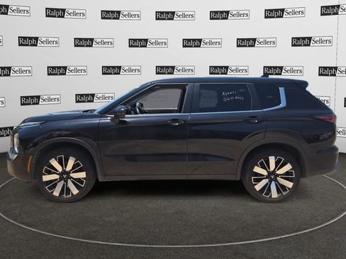 Used 2025 Mitsubishi Outlander SE AWD/4WD image 3