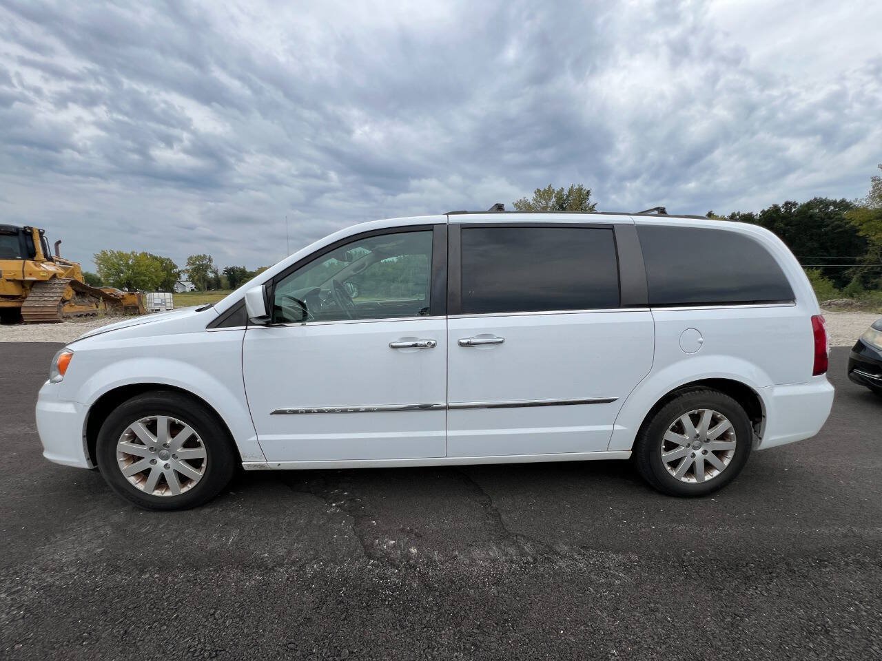 Used 2015 Chrysler Town & Country Touring w/ Driver Convenience Group FWD image 12