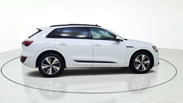 Used 2024 Audi Q8 e-tron Premium AWD/4WD image 9