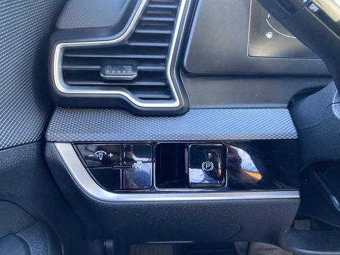 Used 2024 Kia Sportage LX image 28