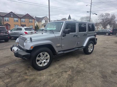 Used 2013 Jeep Wrangler Unlimited Sahara w/ Connectivity Group AWD/4WD image 2