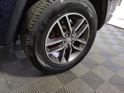 Used 2018 Jeep Grand Cherokee Limited AWD/4WD image 31