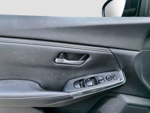 Used 2022 Nissan Sentra SR w/ Lighting Package FWD image 9