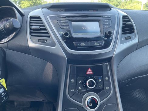 Used 2015 Hyundai Elantra SE w/ Option Group 03 FWD image 16