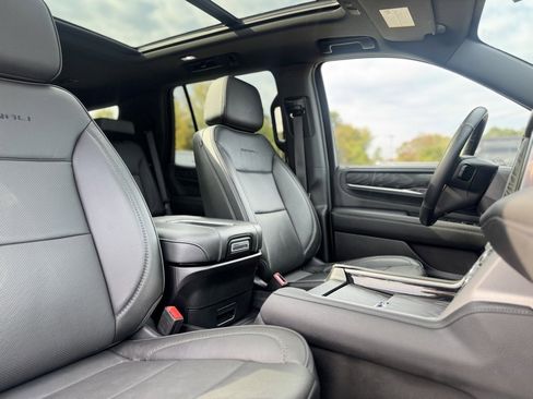 Used 2023 GMC Yukon Denali image 12