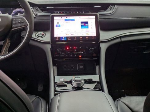 New 2025 Jeep Grand Cherokee L Limited w/ Luxury Tech Group II image 27