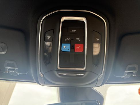 Used 2024 Jeep Grand Cherokee Limited image 20