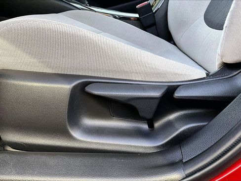 Used 2021 Toyota Corolla LE image 32