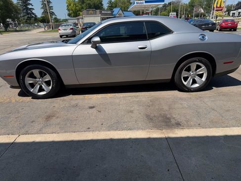 Used 2015 Dodge Challenger SXT w/ Driver Convenience Group RWD image 6