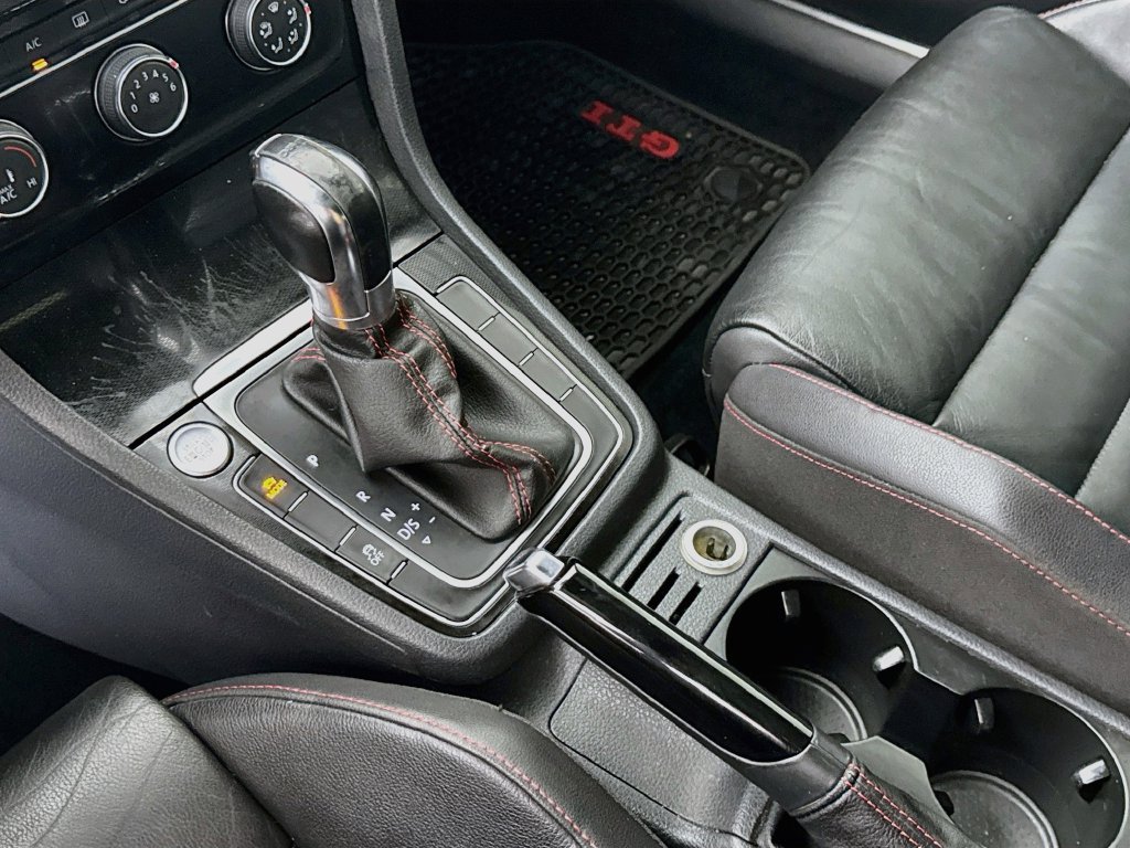 Used 2015 Volkswagen GTI SE FWD image 20