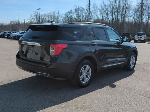 Used 2023 Ford Explorer XLT w/ Equipment Group 202A AWD/4WD image 8