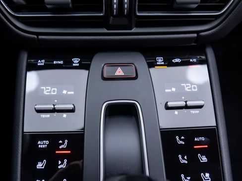 Certified 2026 Porsche Macan AWD/4WD image 26