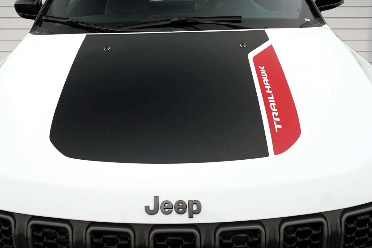 Used 2025 Jeep Compass Trailhawk AWD/4WD image 8