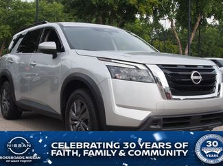 Used 2025 Nissan Pathfinder SV FWD video 1