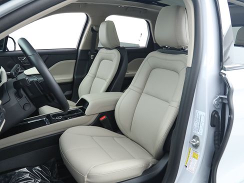 Used 2025 Lincoln Corsair FWD w/ Equipment Group 101A image 32