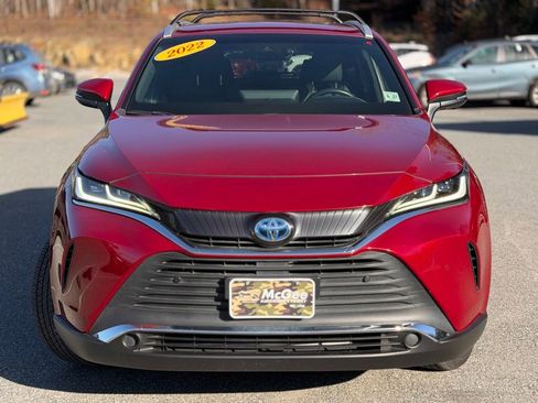 Used 2022 Toyota Venza XLE image 2