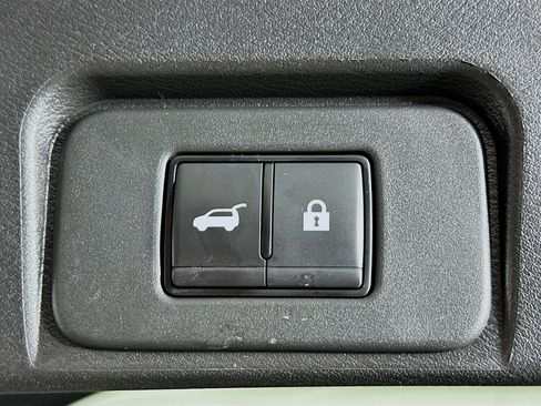 Used 2025 Nissan Rogue SV image 29