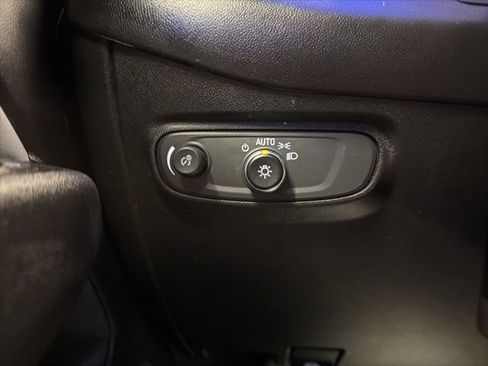 Used 2020 Chevrolet Equinox LS w/ LS Convenience Package image 21