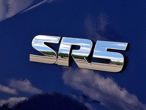 Used 2022 Toyota Tacoma SR5 AWD/4WD image 32