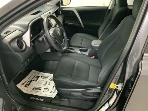 Used 2017 Toyota RAV4 LE AWD/4WD image 14