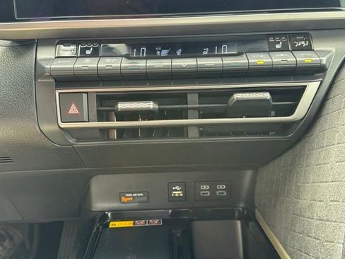 Used 2025 Toyota Camry XLE FWD image 26