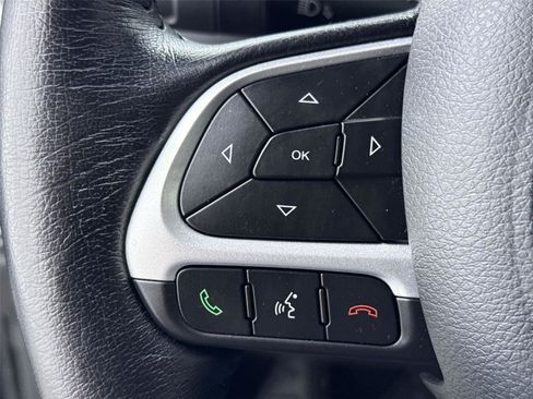 Used 2020 Jeep Renegade Latitude w/ Cold Weather Group AWD/4WD image 16