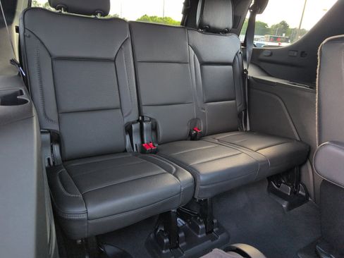 Used 2024 GMC Yukon Denali w/ Advanced Technology Package AWD/4WD image 19