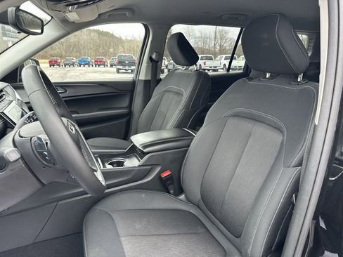 Used 2023 Jeep Grand Cherokee L Laredo image 15