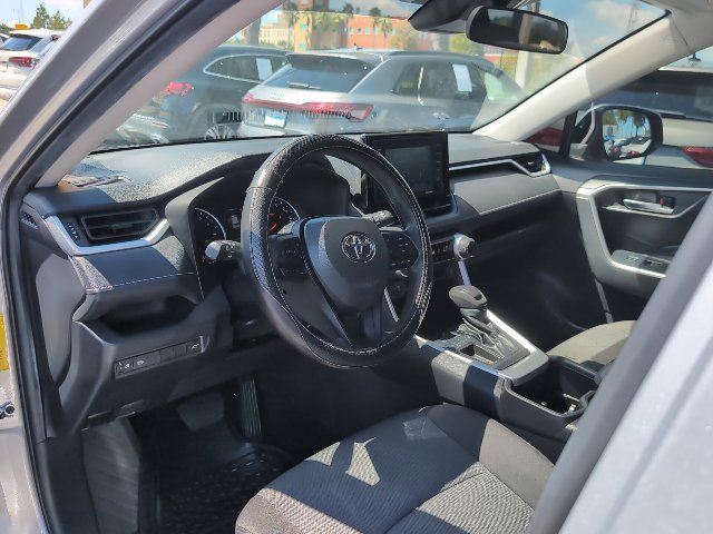 Used 2022 Toyota RAV4 XLE w/ Convenience Package FWD image 8