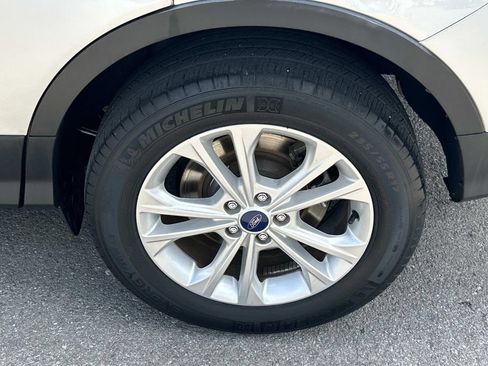 Used 2017 Ford Escape SE w/ Equipment Group 201A FWD image 20