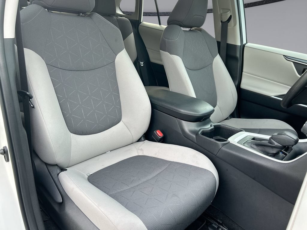 Used 2024 Toyota RAV4 XLE w/ Convenience Package FWD image 31