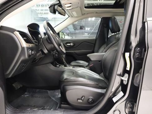 Used 2016 Jeep Cherokee Limited w/ Luxury Group image 12