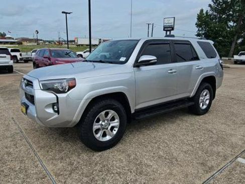 Used 2022 Toyota 4Runner SR5 Premium AWD/4WD image 4