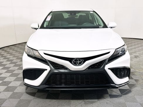 Used 2024 Toyota Camry SE image 8