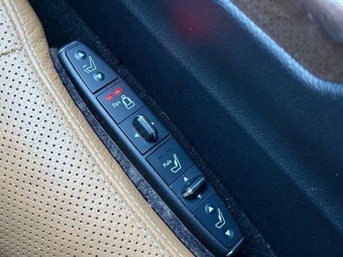 Used 2013 Mercedes-Benz E 550 4MATIC Sedan image 19