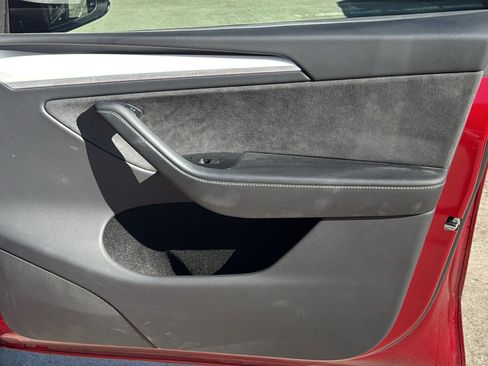 Used 2024 Tesla Model Y Performance image 27