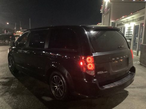 Used 2017 Dodge Grand Caravan SE image 5