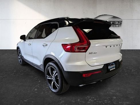 Used 2019 Volvo XC40 T5 R-Design AWD/4WD image 8