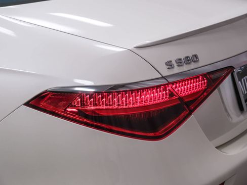 Used 2022 Mercedes-Benz S 580 4MATIC Sedan image 5