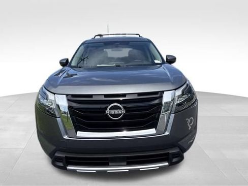 Used 2023 Nissan Pathfinder SV AWD/4WD image 2