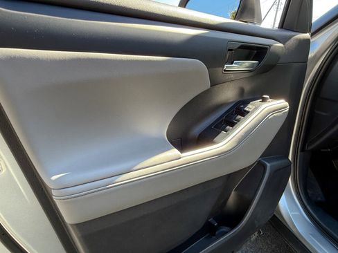 Used 2022 Toyota Highlander XLE image 16