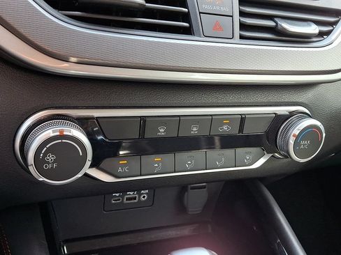 Used 2024 Nissan Altima 2.5 SR FWD image 16