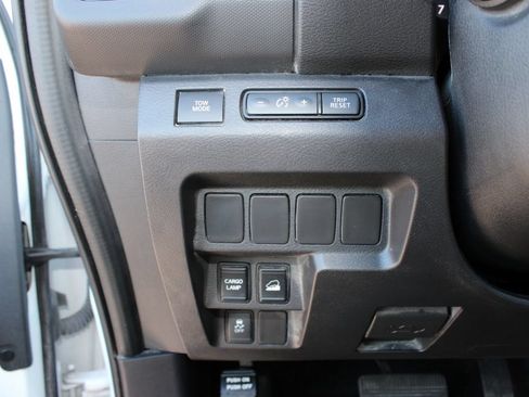 Used 2022 Nissan Frontier SV AWD/4WD image 13