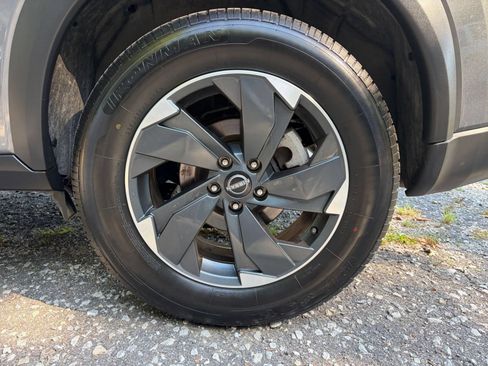Used 2025 Nissan Rogue SV AWD/4WD image 27